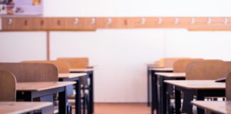 Los sindicatos de profesores convocan una huelga indefinida en septiembre: afectará a los colegios de Móstoles Los sindicatos de profesores convocan una huelga indefinida en septiembre: afectará a los colegios de Móstoles