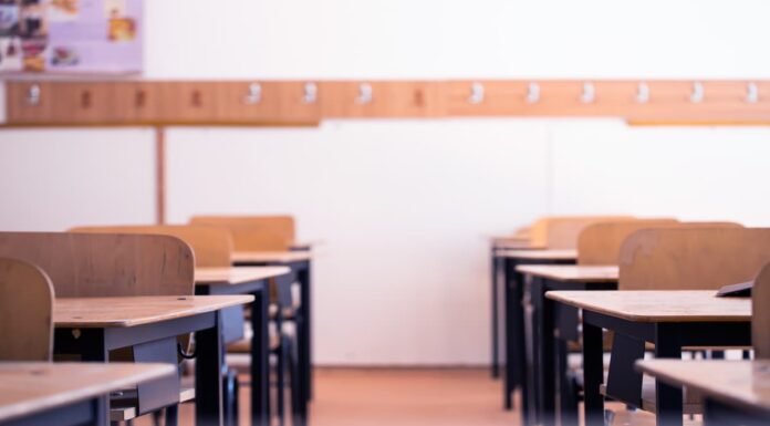 Los sindicatos de profesores convocan una huelga indefinida en septiembre: afectará a los colegios de Móstoles Los sindicatos de profesores convocan una huelga indefinida en septiembre: afectará a los colegios de Móstoles