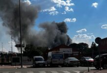 Incendio en Móstoles moviliza a bomberos y policía Incendio en Móstoles moviliza a bomberos y policía