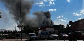 Incendio en Móstoles moviliza a bomberos y policía