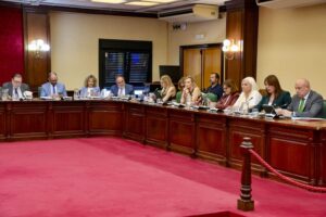 Móstoles respalda a la plantilla de TKE y aprueba nuevas medidas sociales y de seguridad