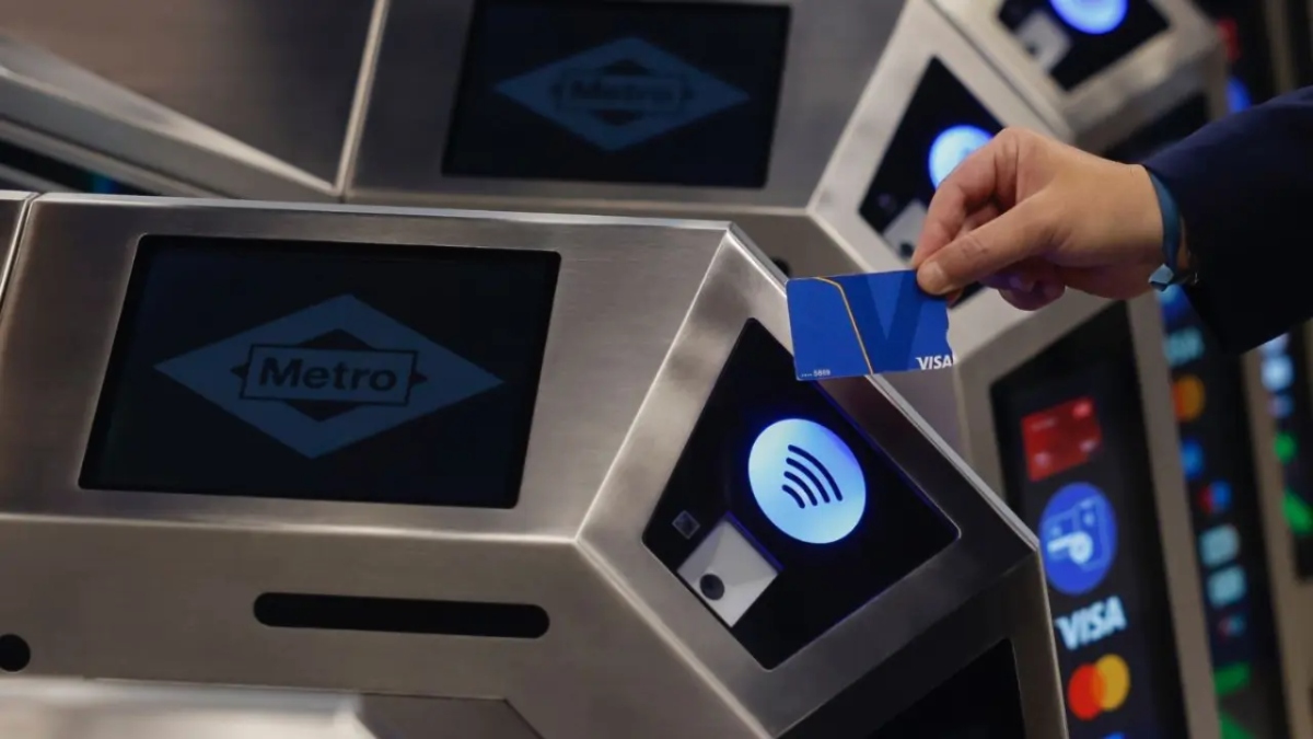 Los vecinos de Móstoles podrán pagar con tarjeta en los tornos del Metro desde el 1 de junio Los vecinos de Móstoles podrán pagar con tarjeta en los tornos del Metro desde el 1 de junio