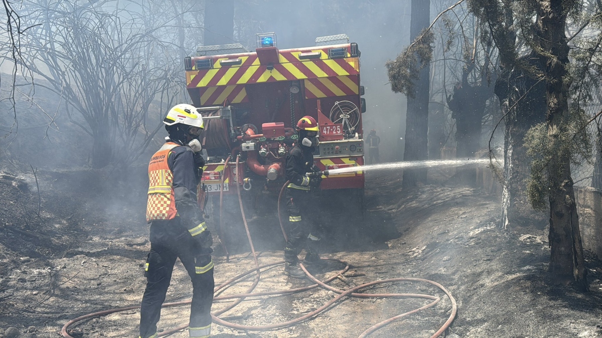 Un incendio en Villaviciosa de Odón pone en alerta a los vecinos de Móstoles: el Ayuntamiento pide extremar la precaución