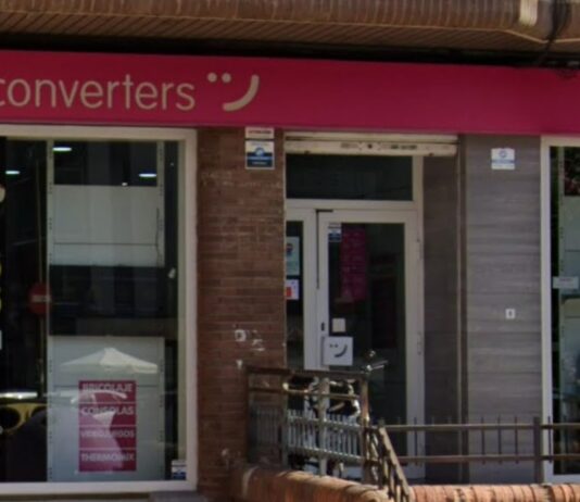 Atraco con violencia en una tienda de segunda mano en Móstoles: los ladrones robaron joyas y dinero