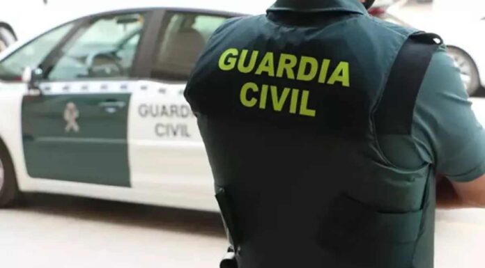 Detenido en Móstoles un joven de 19 años por realizar cuatro robos con violencia en Rivas-Vaciamadrid Detenido en Móstoles un joven de 19 años por realizar cuatro robos con violencia en Rivas-Vaciamadrid