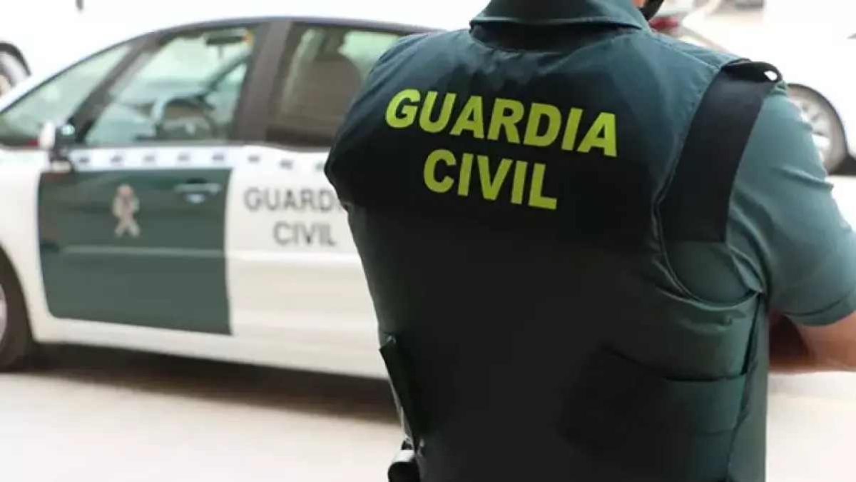 Detenido en Móstoles un joven de 19 años por realizar cuatro robos con violencia en Rivas-Vaciamadrid Detenido en Móstoles un joven de 19 años por realizar cuatro robos con violencia en Rivas-Vaciamadrid