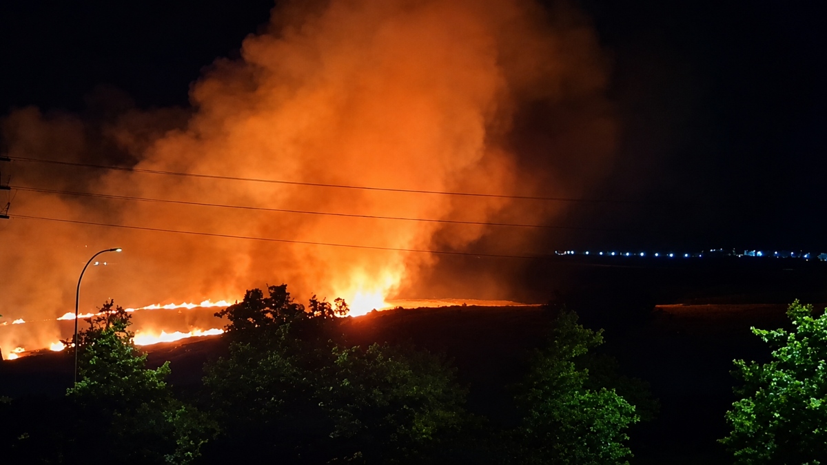 Incendio en Móstoles tras arder una zona de campo cerca de Los Combos Incendio en Móstoles tras arder una zona de campo cerca de Los Combos