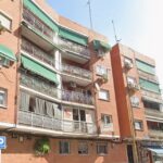 Un incendio provoca una deflagración de gas y un socavón en un edificio residencial de Móstoles