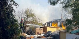 Incendio en Móstoles tras arder una zona de vegetación y basura junto a la urbanización Pinares Llanos Incendio en Móstoles tras arder una zona de vegetación y basura junto a la urbanización Los Llanos