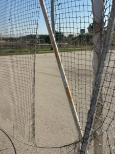 El PSOE de Móstoles denuncia el deterioro de los campos Iker Casillas y exige actuaciones urgentes