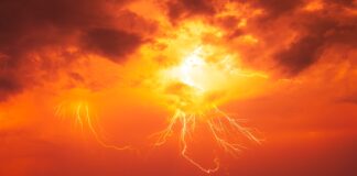 La AEMET activa la alerta naranja por calor y el aviso amarillo por tormentas en Móstoles La AEMET activa la alerta naranja por calor y el aviso amarillo por tormentas en Móstoles