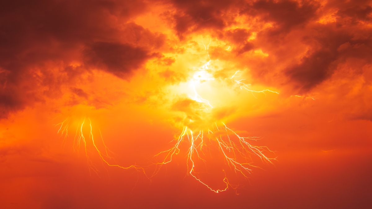 La AEMET activa la alerta naranja por calor y el aviso amarillo por tormentas en Móstoles La AEMET activa la alerta naranja por calor y el aviso amarillo por tormentas en Móstoles