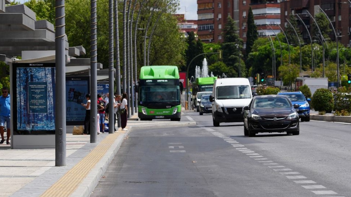 Nuevas dársenas de autobuses en la avenida de Portugal de Móstoles: así queda el reparto de las líneas Nuevas dársenas de autobuses en la avenida de Portugal de Móstoles: así queda el reparto de las líneas