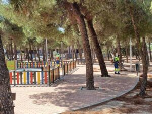 Móstoles refuerza la limpieza y el cuidado de sus parques y zonas verdes