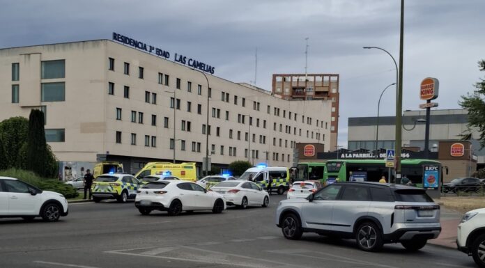 Amplio despliegue de emergencias tras un accidente de tráfico en la rotonda de El Soto en Móstoles Amplio despliegue de emergencias tras un accidente de tráfico en la rotonda de El Soto en Móstoles