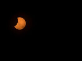 Así fue el primer eclipse solar en más de 100 años en Móstoles: sin totalidad y dejando la ciudad casi a oscuras Así fue el primer eclipse solar en más de 100 años en Móstoles: sin totalidad y dejando la ciudad casi a oscuras