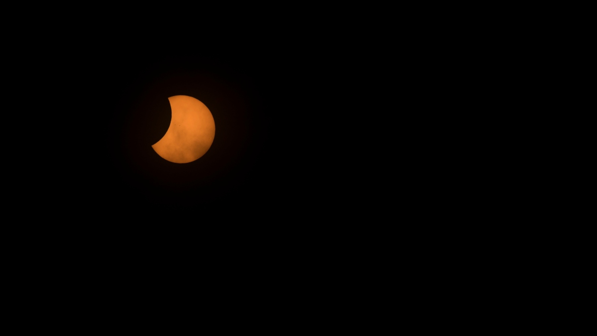 Así fue el primer eclipse solar en más de 100 años en Móstoles: sin totalidad y dejando la ciudad casi a oscuras Así fue el primer eclipse solar en más de 100 años en Móstoles: sin totalidad y dejando la ciudad casi a oscuras