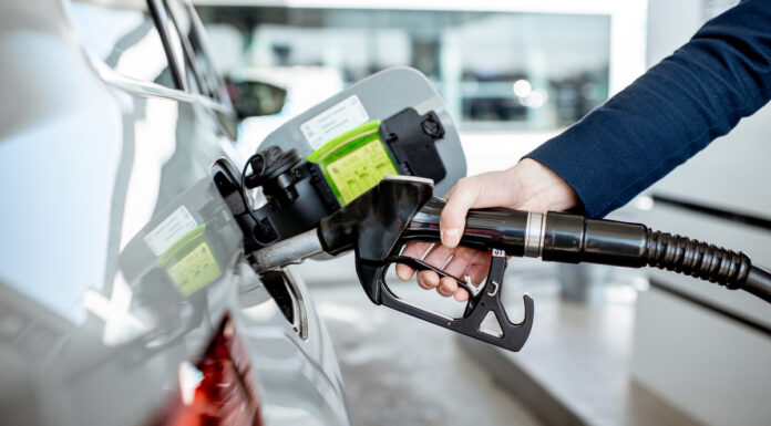 Móstoles tiene la gasolinera más barata de todo Madrid: cuenta con el precio más bajo de diésel y gasolina