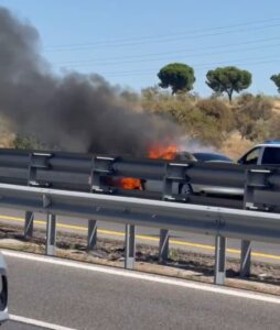 Susto en Móstoles: incendio de un vehículo en la A-5 a la altura de Parque Coimbra