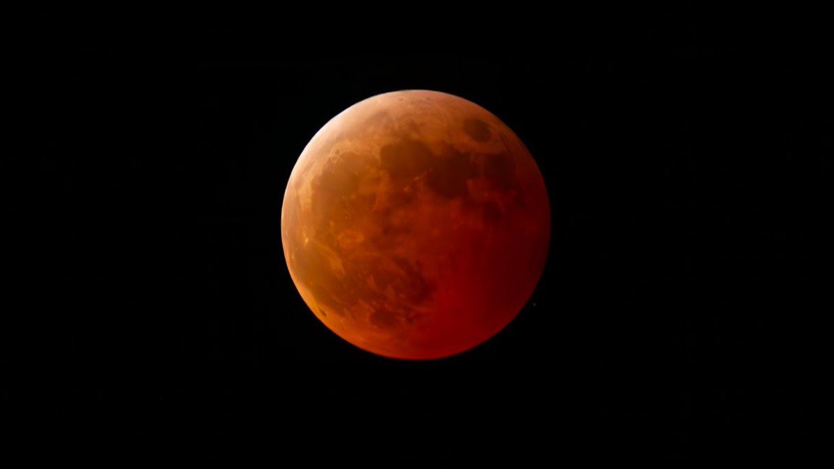 Todo lo que debes saber del eclipse que llegará esta noche a Móstoles: la luna se teñirá de rojo Todo lo que debes saber del eclipse que llegará esta noche a Móstoles: la luna se teñirá de rojo