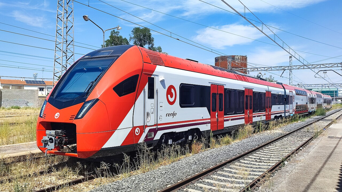 Los nuevos trenes de Cercanías ya circulan por Madrid: cuándo llegarán a Móstoles y a la línea C-5