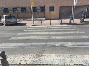Los pictogramas se borran de los pasos de peatones de Móstoles 