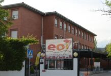 La Escuela Oficial de Idiomas de Móstoles amplía su oferta con Español para Extranjeros y consolida su crecimiento La Escuela Oficial de Idiomas de Móstoles amplía su oferta con Español para Extranjeros y consolida su crecimiento