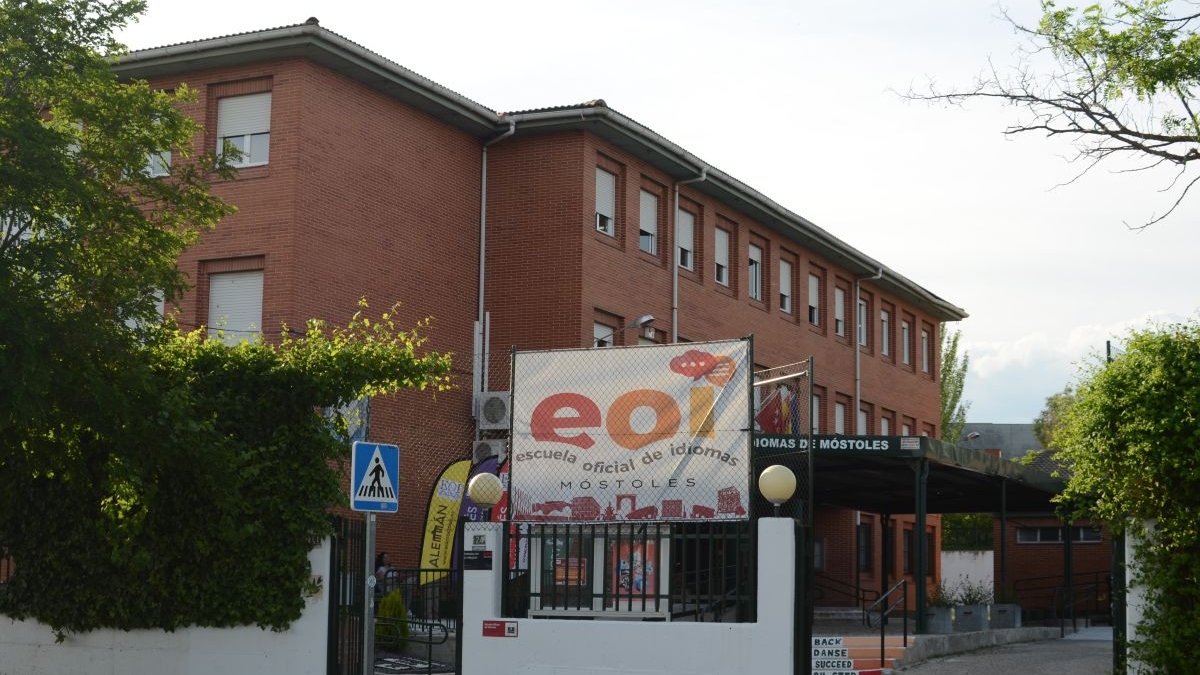 La Escuela Oficial de Idiomas de Móstoles amplía su oferta con Español para Extranjeros y consolida su crecimiento La Escuela Oficial de Idiomas de Móstoles amplía su oferta con Español para Extranjeros y consolida su crecimiento