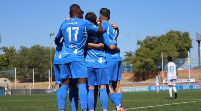 El CD Móstoles vuelve a competir 15 años después y lo hace con una goleada en casa