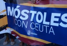 Cerca de 7.500 personas llenan la Plaza de España de Móstoles para mostrar su apoyo a Ceuta