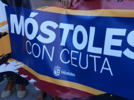 Cerca de 7.500 personas llenan la Plaza de España de Móstoles para mostrar su apoyo a Ceuta Cerca de 7.500 personas llenan la Plaza de España de Móstoles para mostrar su apoyo a Ceuta