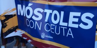 Cerca de 7.500 personas llenan la Plaza de España de Móstoles para mostrar su apoyo a Ceuta Cerca de 7.500 personas llenan la Plaza de España de Móstoles para mostrar su apoyo a Ceuta