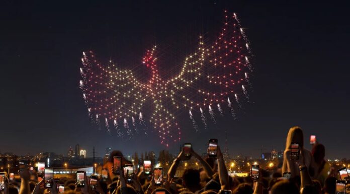 El cielo se iluminará a solo unos minutos de Móstoles con un espectáculo de drones este sábado