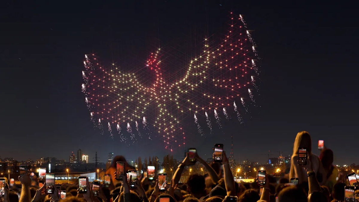 El cielo se iluminará a solo unos minutos de Móstoles con un espectáculo de drones este sábado El cielo se iluminará a solo unos minutos de Móstoles con un espectáculo de drones este sábado