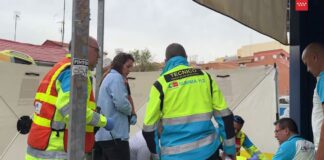 Fallece un trabajador en Móstoles tras precipitarse desde la cubierta de un edificio Fallece un trabajador en Móstoles tras precipitarse desde la cubierta de un edificio