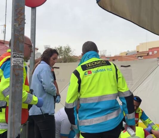 Fallece un trabajador en Móstoles tras precipitarse desde la cubierta de un edificio Fallece un trabajador en Móstoles tras precipitarse desde la cubierta de un edificio