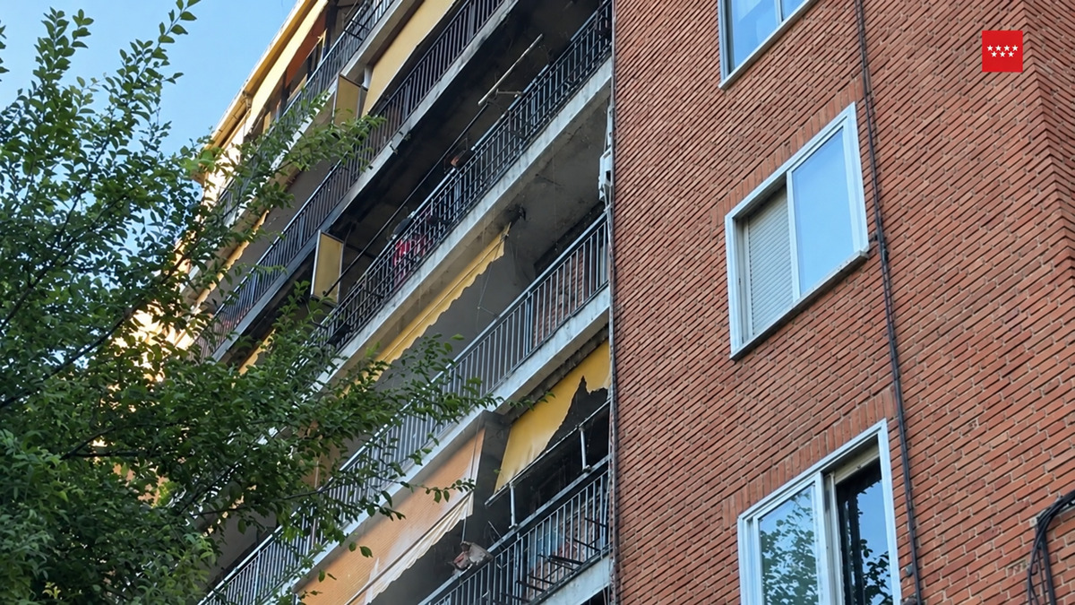 Un incendio en una vivienda de Móstoles deja un matrimonio de 89 y 85 años trasladado al hospital Un incendio en una vivienda de Móstoles deja un matrimonio de 89 y 85 años trasladado al hospital