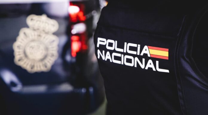 Detenido en Móstoles un policía nacional: su pistola apareció en poder de un conocido junto a una gasolinera
