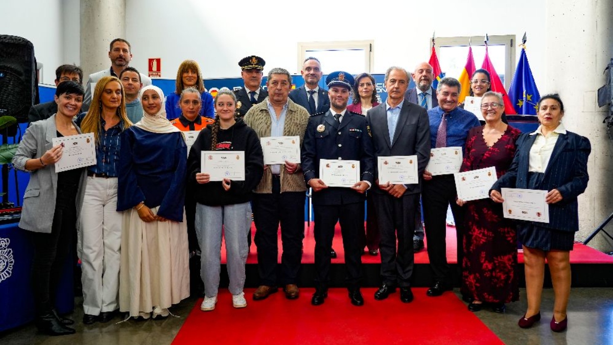Homenaje a los agentes y entidades de Móstoles: así ha sido el Día de la Policía Nacional Homenaje a los agentes y entidades de Móstoles: así ha sido el Día de la Policía Nacional