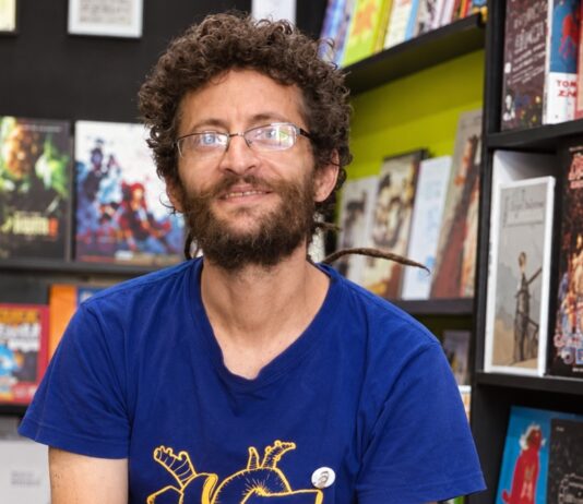 Alejandro Bárzano, «Suchi»: «Me he hecho mucho mejor lector siendo librero aquí en Móstoles» 
