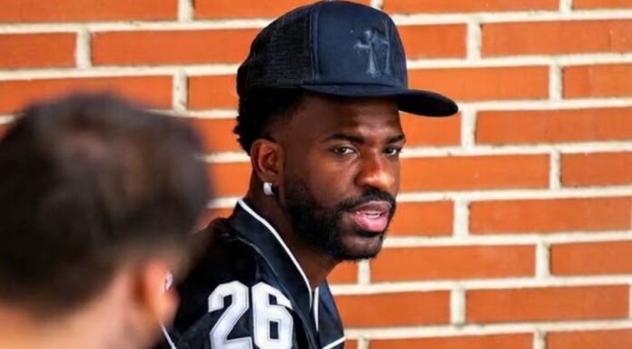 El futbolista del Real Madrid, Vinicius Júnior, presente en un partido de fútbol sala en Móstoles