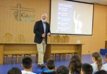 Educar en la era digital: el reto de los colegios ante las nuevas tecnologías Educar en la era digital: el reto de los colegios ante las nuevas tecnologías