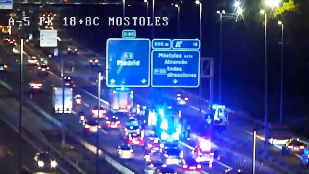 Un accidente en la A-5 obliga a cortar el carril izquierdo a la altura de la URJC en Móstoles Un accidente en la A-5 obliga a cortar el carril izquierdo a la altura de la URJC en Móstoles