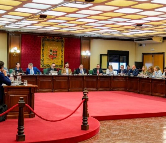 Aprobadas las Ordenanzas Fiscales de 2027 en Móstoles: la tasa de basuras subirá 7 euros y el IBI baja