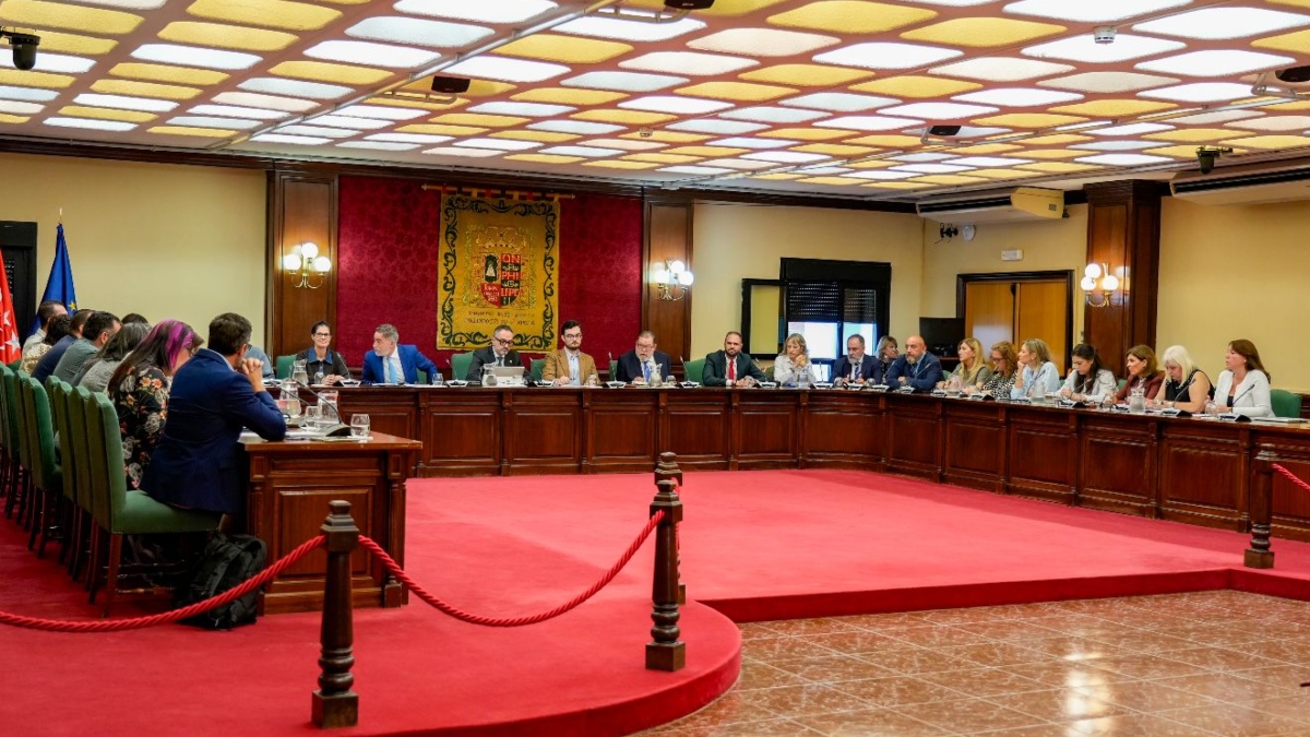 Aprobadas las Ordenanzas Fiscales de 2027 en Móstoles: la tasa de basuras subirá 7 euros y el IBI baja
