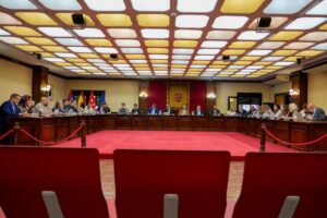 Aprobadas las Ordenanzas Fiscales de 2027 en Móstoles: la tasa de basuras subirá 7 euros y el IBI baja