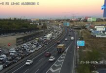 Un accidente en la A-5 provoca fuertes retenciones a la altura de Móstoles: hasta 11 kilómetros de atasco Un accidente en la A-5 provoca fuertes retenciones a la altura de Móstoles: hasta 11 kilómetros de atasco